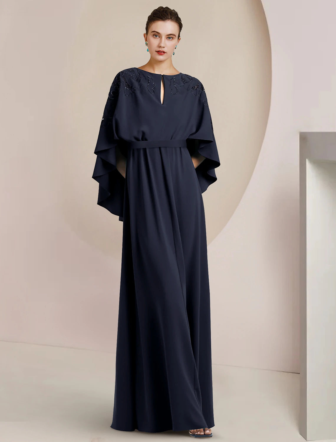 Abito da cerimonia per la madre della sposa, a trapezio, elegante, in chiffon, senza maniche, con scollo a V e perline.